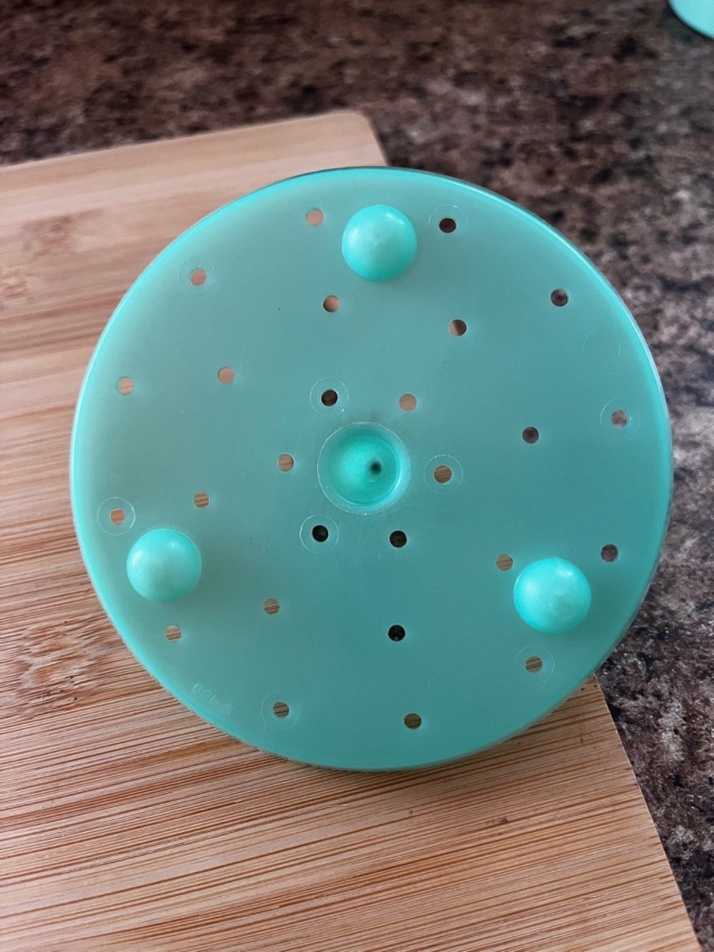 Tupperware Teal Silicone Steam/Drain Lid - Picture 3 of 3